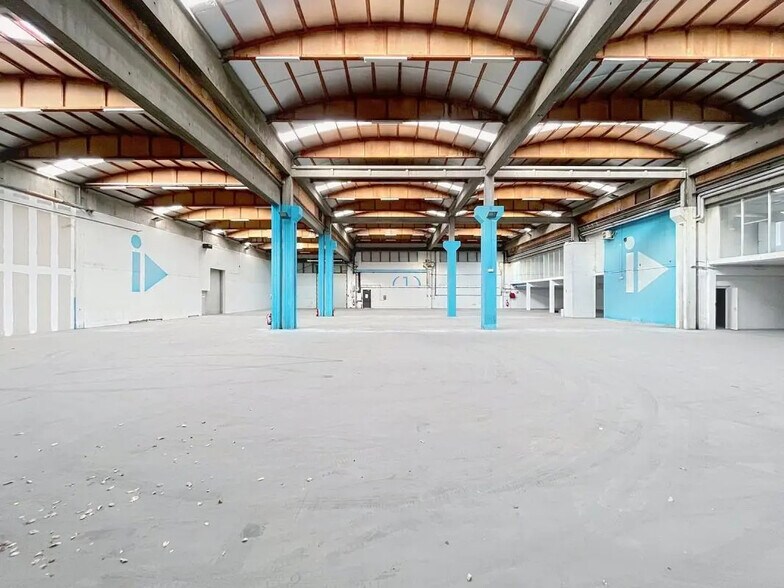 9 Rue Du Dauphiné, Saint-Priest à louer - Photo du bâtiment - Image 1 de 18