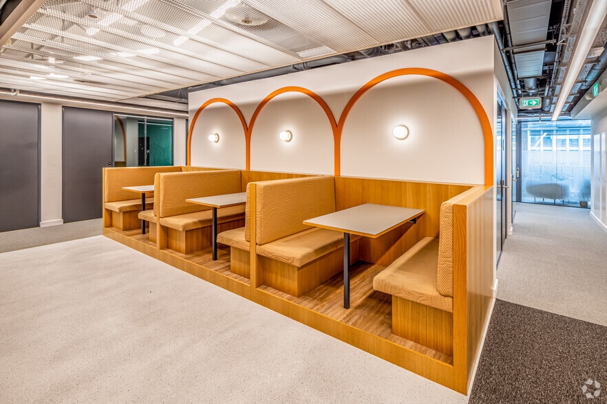 25 Wilton Rd, London for lease - Interior Photo - Image 3 of 18