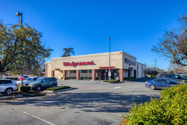 Plus de détails pour 75 N Ham Ln, Lodi, CA - Commerce de détail à vendre