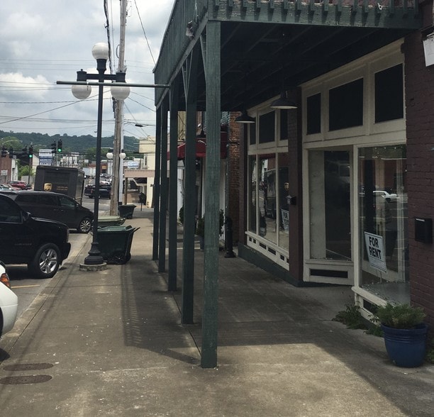 225 N 1st St, Pulaski, TN for lease - Building Photo - Image 2 of 6
