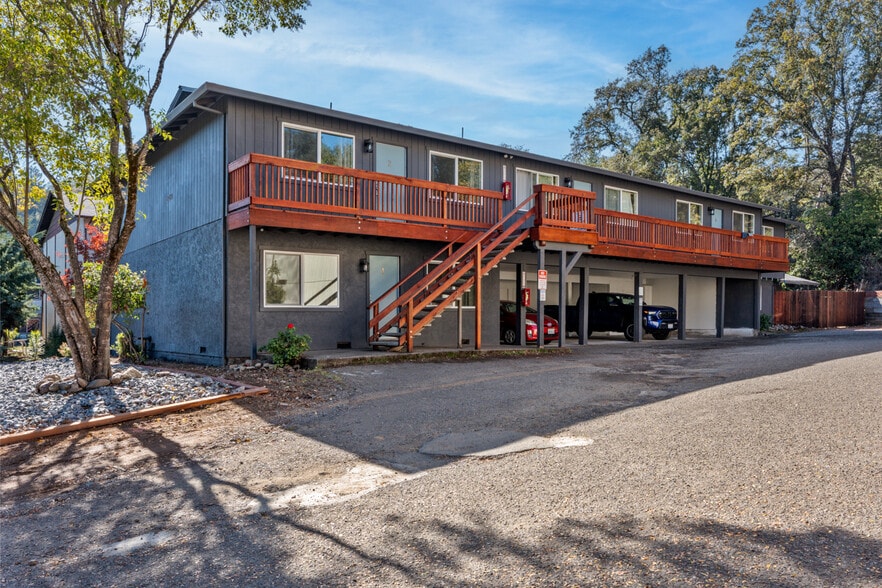 2020 S Dora St, Ukiah, CA for sale - Primary Photo - Image 1 of 45