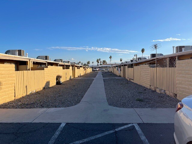 1619-1693 Villa Ave, El Centro, CA à vendre - Photo du bâtiment - Image 3 de 5