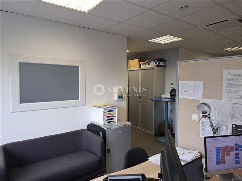 Flex in Ludres for lease - Interior Photo - Image 2 of 8