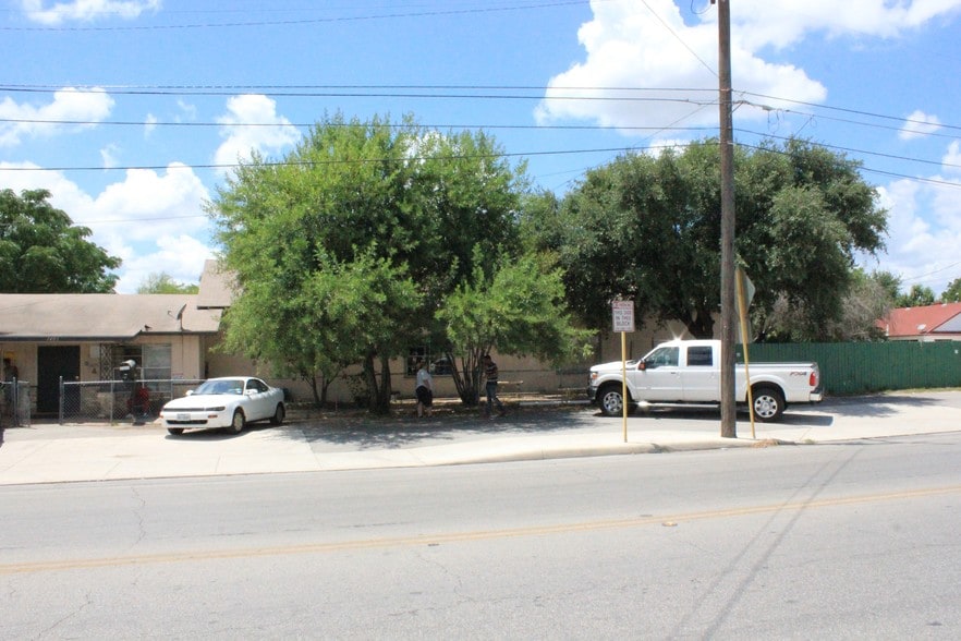 1405 S Hackberry, San Antonio, TX à vendre - Photo du bâtiment - Image 3 de 12