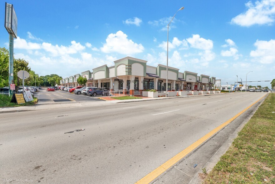 8318-8320 Bird Rd, Miami, FL à louer - Photo du bâtiment - Image 3 de 3