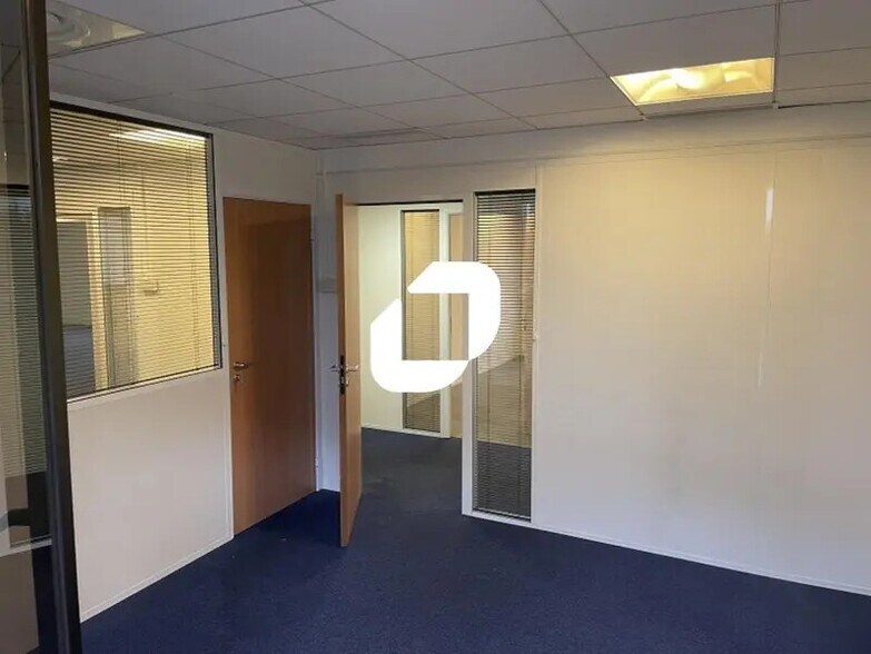 Office in Boulogne-Billancourt for lease - Building Photo - Image 2 of 35