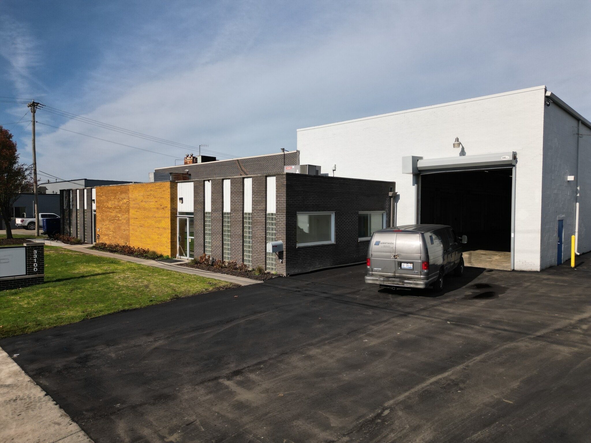 33100 Capitol St, Livonia, MI for lease Building Photo- Image 1 of 10