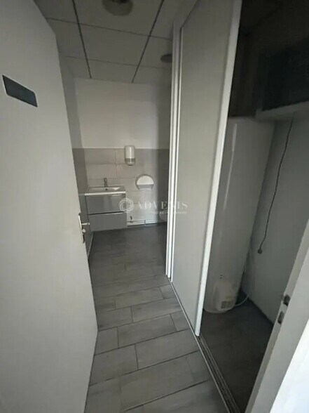 Retail in Saint-Jean-de-Védas for lease - Interior Photo - Image 3 of 5