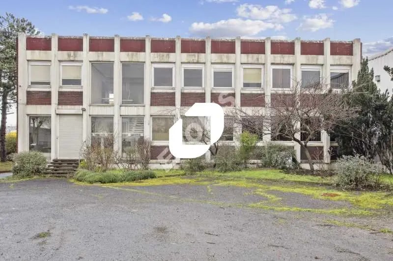 Office in La Courneuve for lease - Building Photo - Image 1 of 14