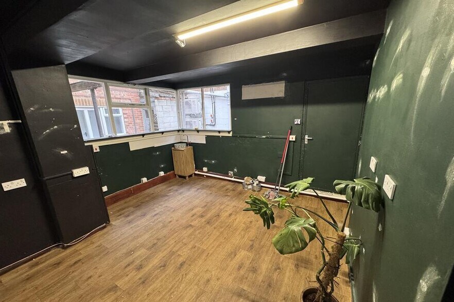 74-76 Wollaton Rd, Beeston à louer - Photo du bâtiment - Image 3 de 23