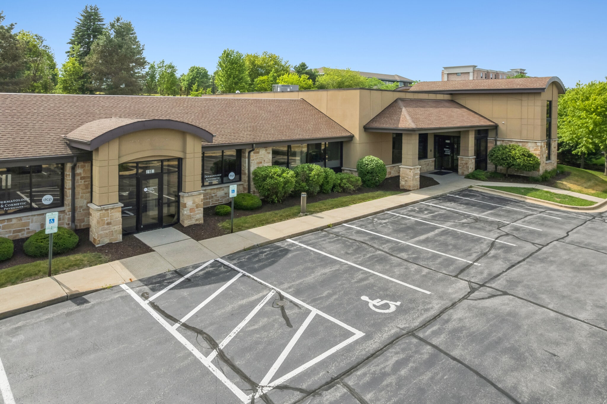 2090-2108 Continental Dr, West Bend, WI for sale Building Photo- Image 1 of 5