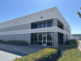 2627 Skyway Dr, Santa Maria CA - Entrepôt