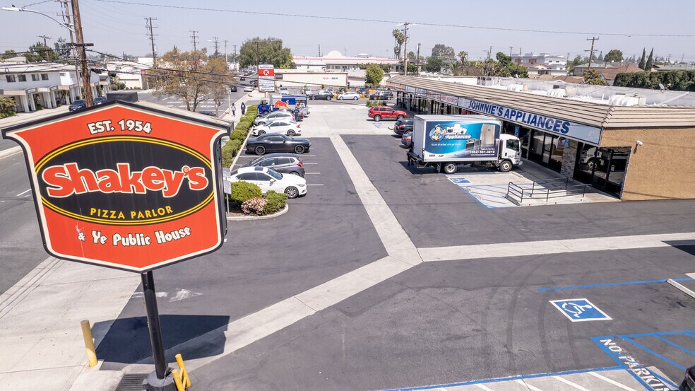 12000-12030 Paramount Blvd, Downey, CA à louer - Photo du bâtiment - Image 2 de 4