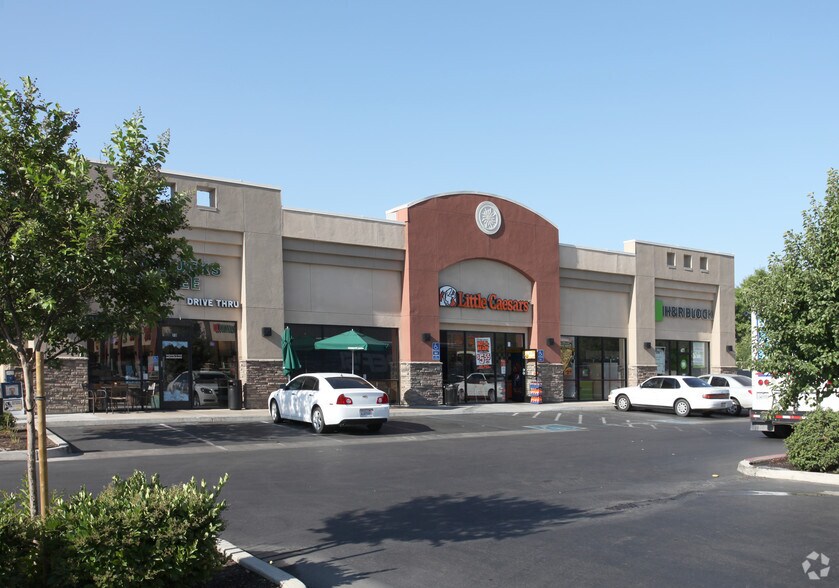 855-885 N Lemoore Ave, Lemoore, CA à louer - Photo du bâtiment - Image 2 de 2