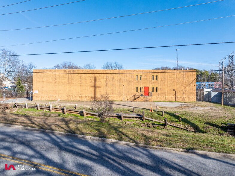 1239 Willingham Dr, East Point, GA à vendre - Photo du bâtiment - Image 2 de 8