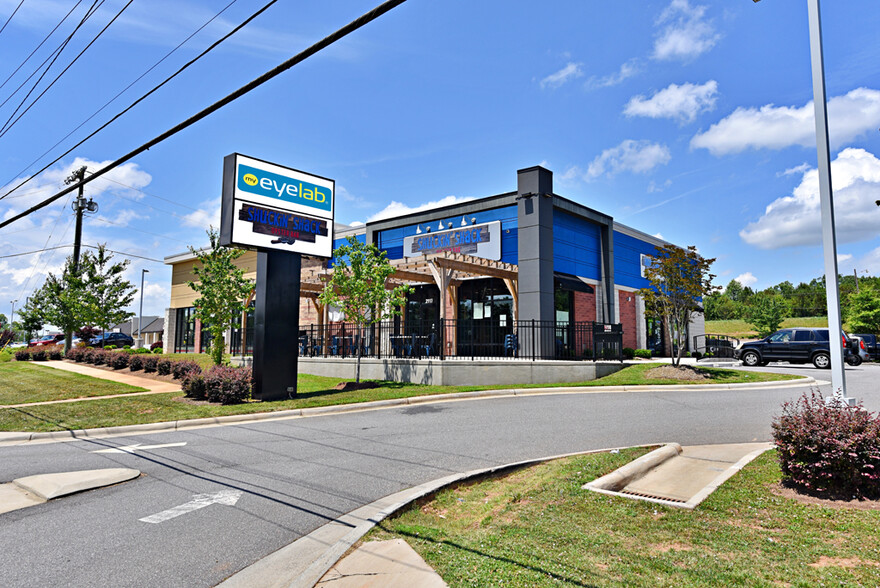 2115-2117 US Highway 70 SE, Hickory, NC for sale - Building Photo - Image 1 of 1