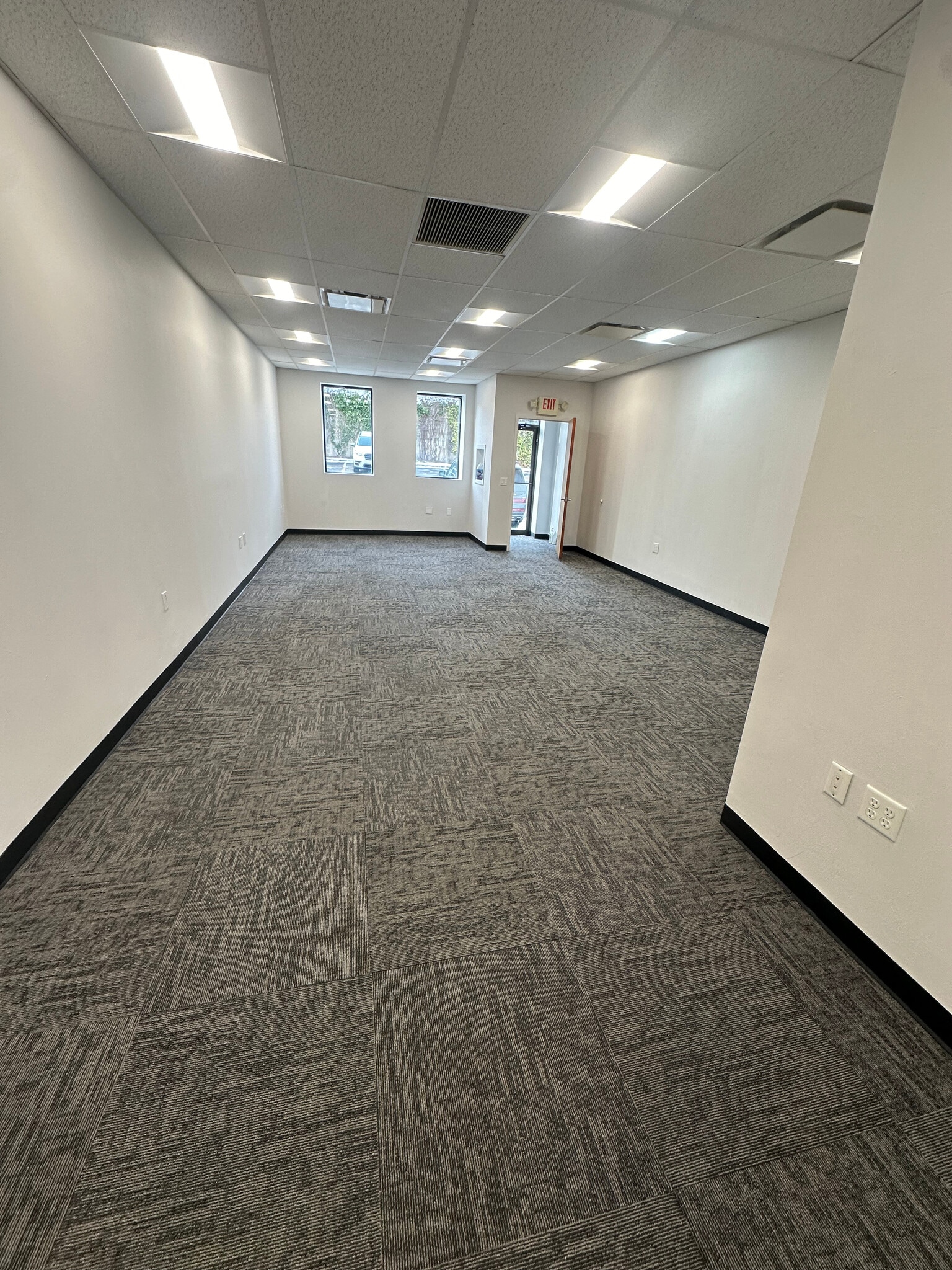 160-184 Express Dr S, Brentwood, NY à louer Photo intérieure- Image 1 de 4