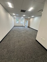 160-184 Express Dr S, Brentwood, NY à louer Photo intérieure- Image 1 de 4