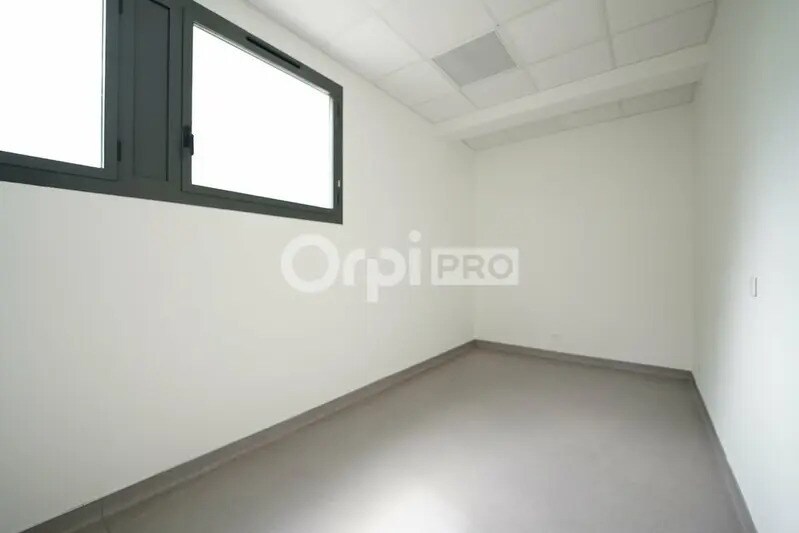 Office in Vaulx-en-Velin for sale - Interior Photo - Image 3 of 12
