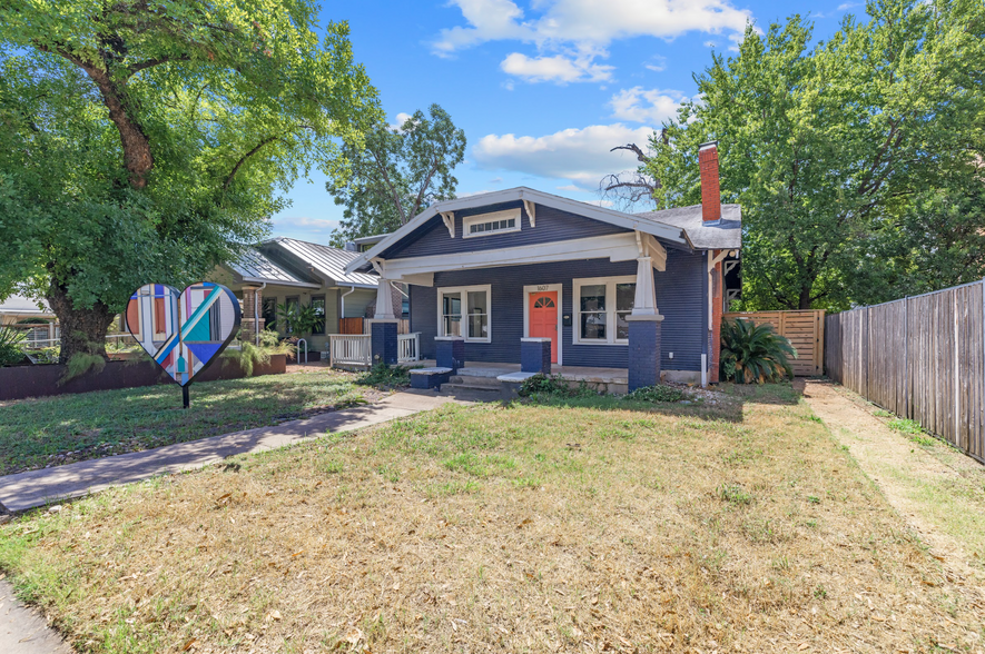 1607 E Cesar Chavez St, Austin, TX à vendre - Photo du bâtiment - Image 1 de 8