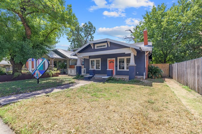 Plus de détails pour 1607 E Cesar Chavez St, Austin, TX - Commerce de détail aux enchères