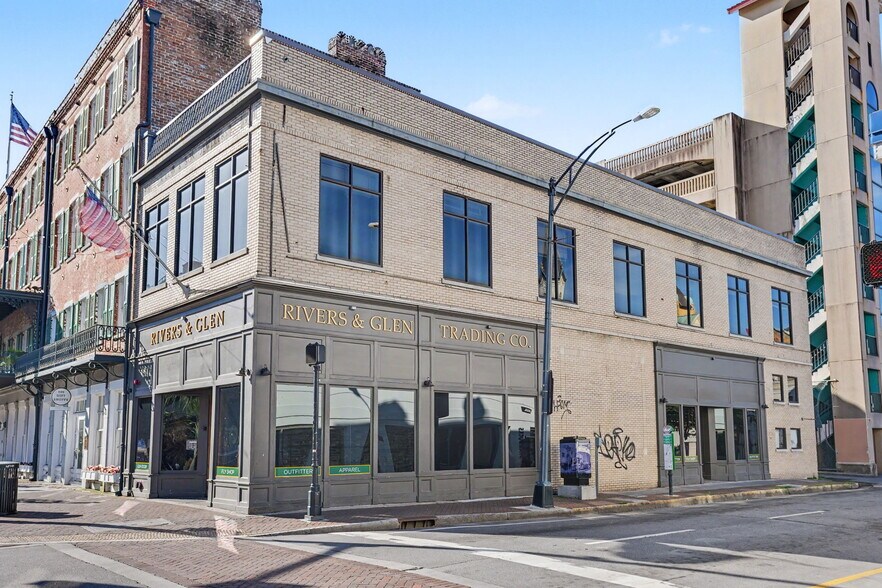 101 E Broughton St, Savannah, GA à louer - Photo du bâtiment - Image 1 de 28