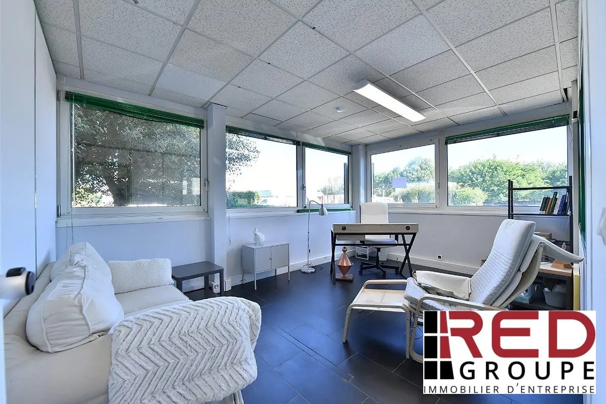 Office in Peynier for lease Building Photo- Image 1 of 6