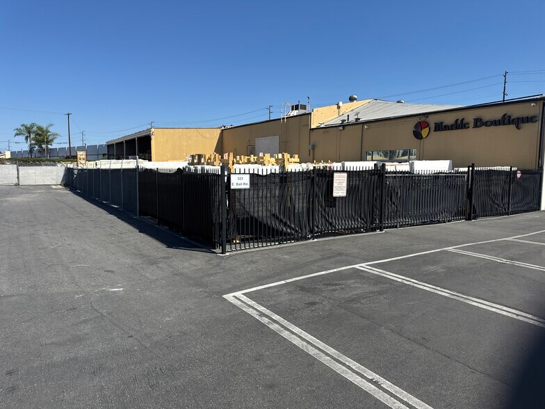 309-323 E Ball Rd, Anaheim, CA à vendre - Photo du bâtiment - Image 3 de 17