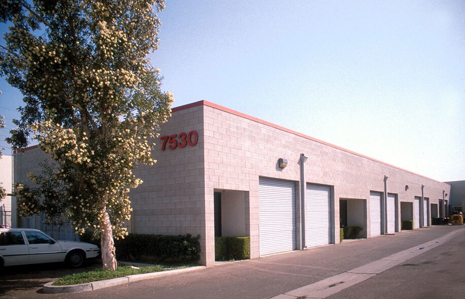 7530-7540 Orangewood Ave, Stanton, CA for lease - Building Photo - Image 2 of 4