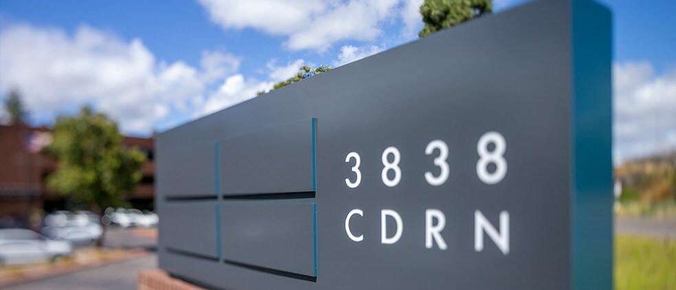 3838 Camino del Rio N, San Diego, CA à louer - Photo du bâtiment - Image 3 de 8