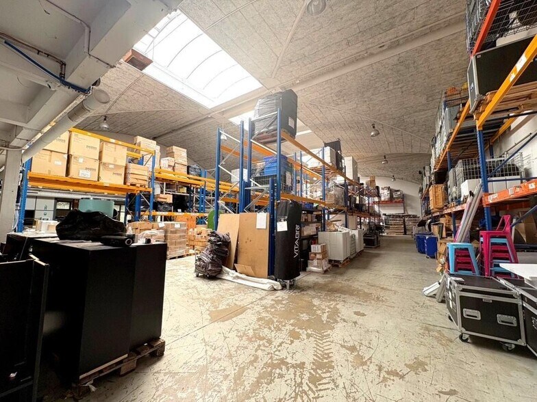 Flex in Carrières-sur-Seine for lease - Interior Photo - Image 1 of 13