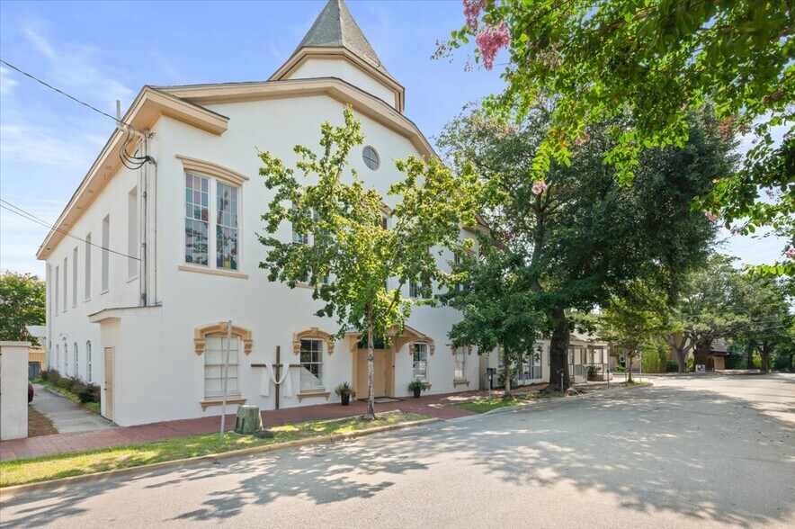 Landmark Church + Land Redevelopment portefeuille de 6 propriétés à vendre sur LoopNet.ca - Photo du bâtiment - Image 2 de 25