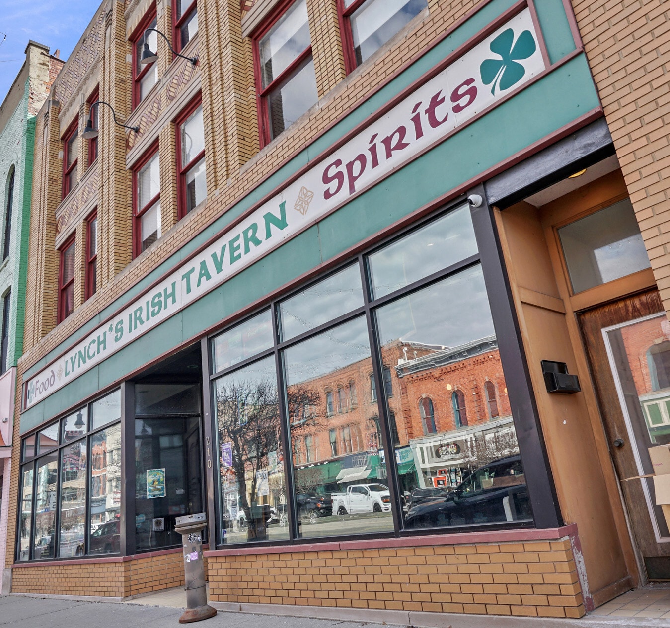 210 Huron Ave, Port Huron, MI for sale Primary Photo- Image 1 of 15