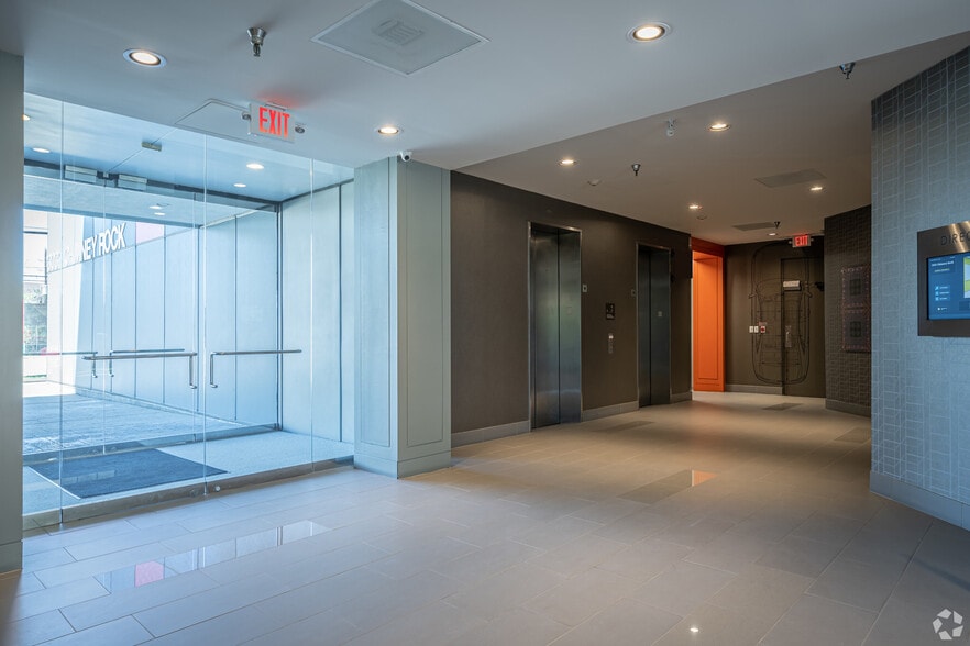 3033 Chimney Rock Dr, Houston, TX for lease - Interior Photo - Image 2 of 37