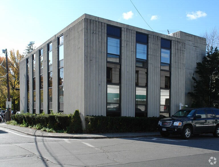 11 Elm Pl, Rye, NY à louer - Photo du bâtiment - Image 1 de 7