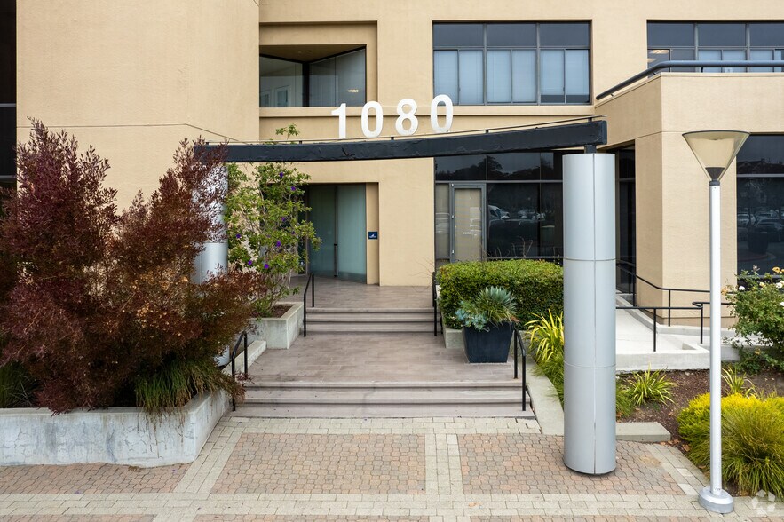 1080 Marina Village Pky, Alameda, CA à vendre - Photo du bâtiment - Image 3 de 6