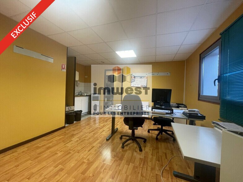 Flex in La Mézière for lease - Interior Photo - Image 3 of 6
