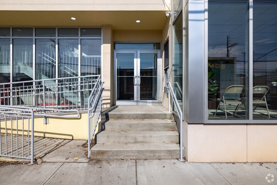 17-19 Hylan Blvd, Staten Island, NY à louer - Photo du bâtiment - Image 3 de 4