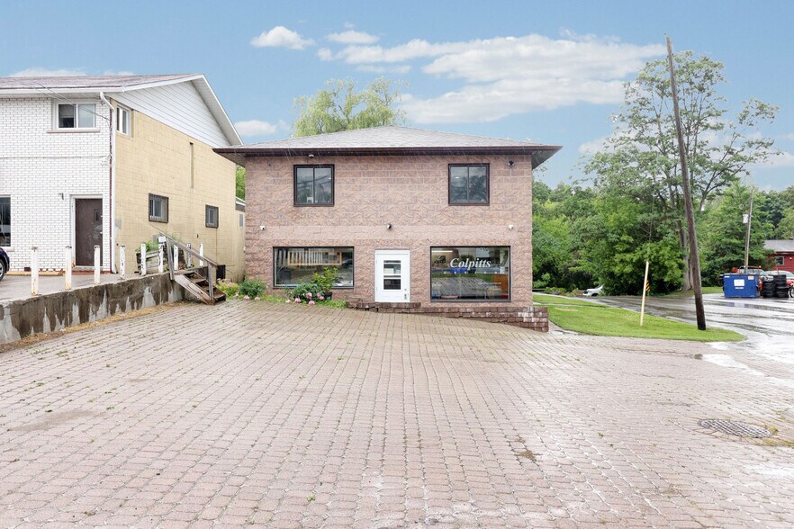 192 Main St N, Uxbridge, ON à vendre - Photo du bâtiment - Image 2 de 7