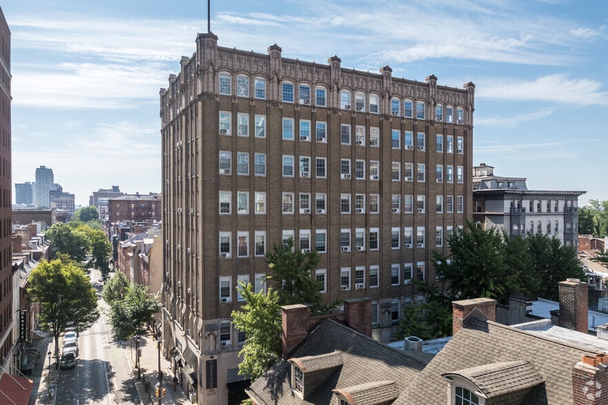 1228 Spruce St, Philadelphia, PA for lease - Building Photo - Image 2 of 3