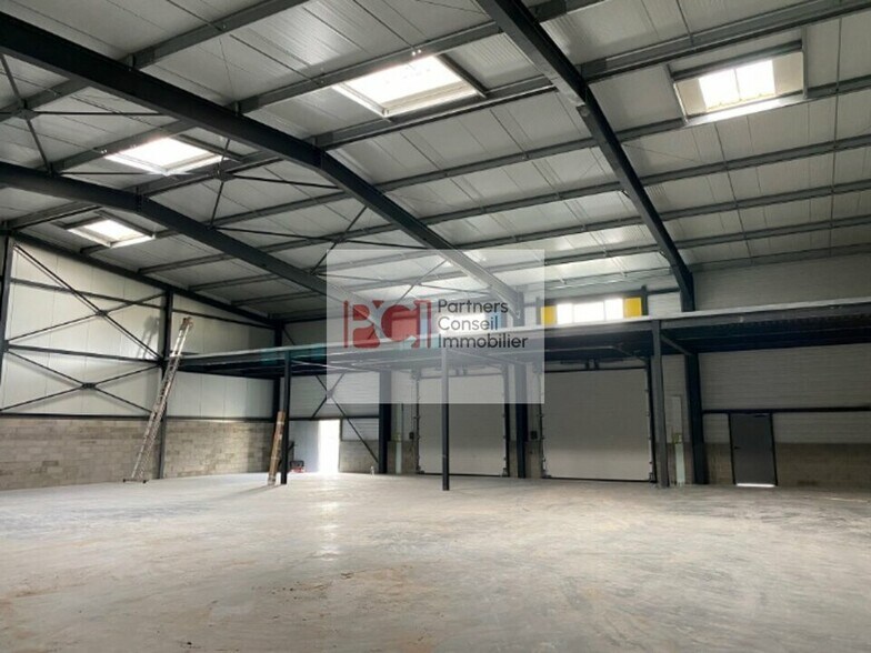 Flex in Nîmes for lease - Interior Photo - Image 3 of 3
