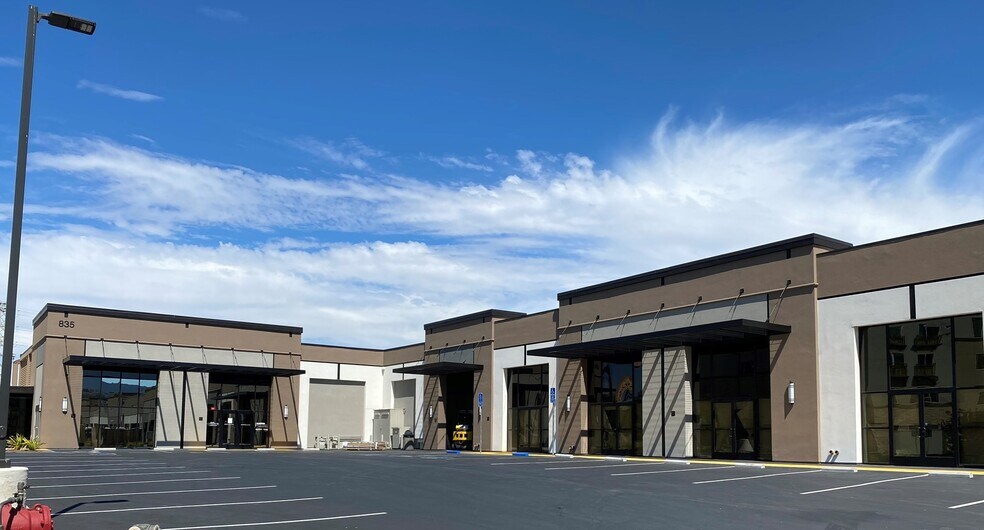 835 E San Carlos Ave, San Carlos, CA for lease - Building Photo - Image 2 of 13
