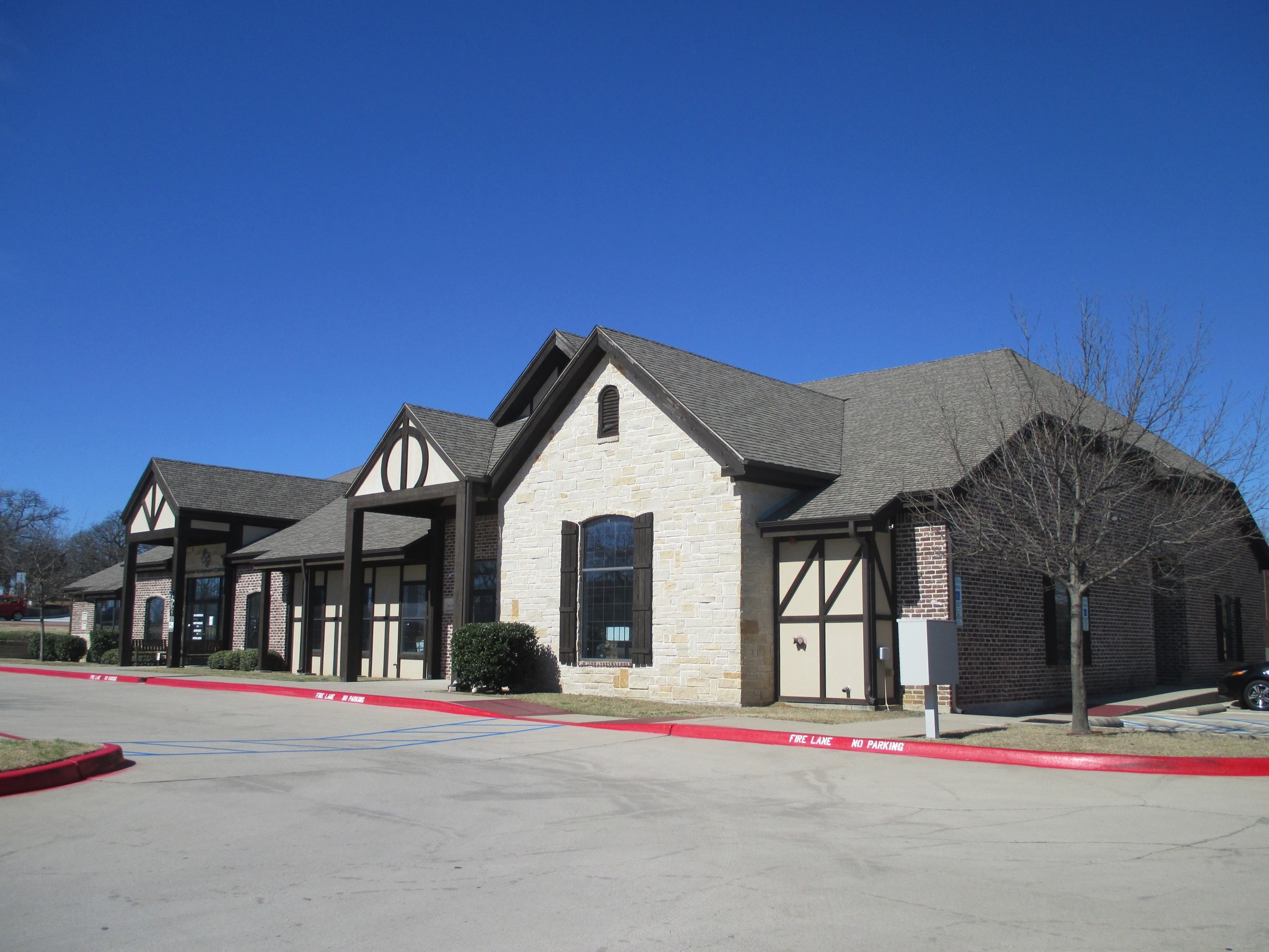 1901 Wind River Ln, Denton, TX à vendre Photo du bâtiment- Image 1 de 1