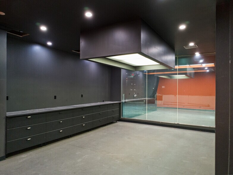 7402 W Sunset Blvd, Los Angeles, CA à vendre - Photo du bâtiment - Image 3 de 6