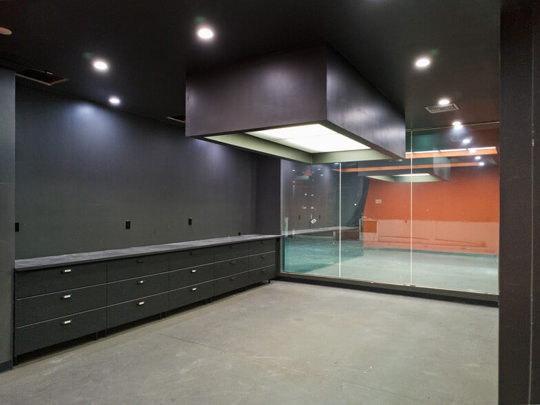 7402 W Sunset Blvd, Los Angeles, CA à vendre - Photo du bâtiment - Image 3 de 6