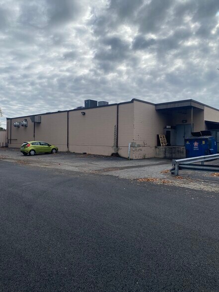 821 Tiogue Ave, Coventry, RI à vendre - Photo du bâtiment - Image 3 de 10