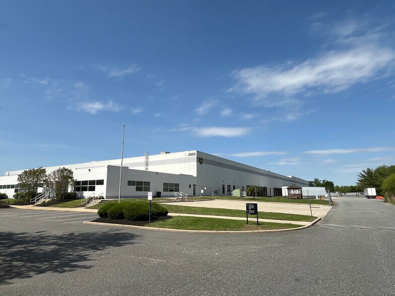 2303 Center Square Rd, Swedesboro, NJ à louer - Photo du bâtiment - Image 2 de 6