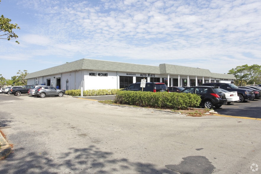 1593-1667 Banks Rd, Margate, FL for lease - Building Photo - Image 2 of 4