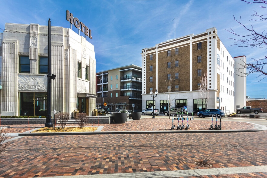 863 Massachusetts Ave, Indianapolis, IN for lease - Building Photo - Image 3 of 11