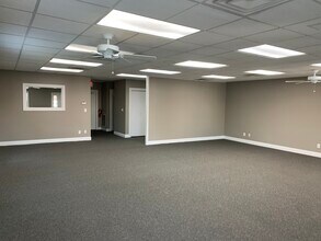 68 N High St, New Albany, OH for lease Interior Photo- Image 2 of 14